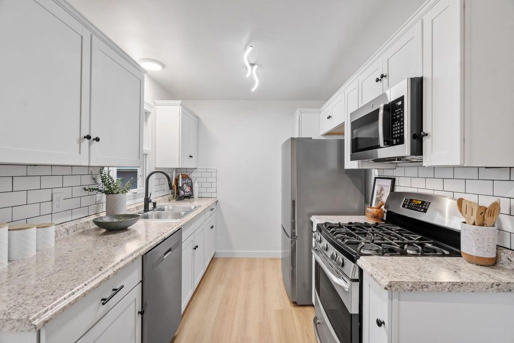 Photo of 915 112th Avenue NW, Coon Rapids, MN 55448 (MLS # 6822270)