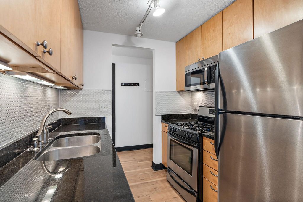 Photo of 2800 W 44th Street #401, Minneapolis, MN 55410 (MLS # 6823568)