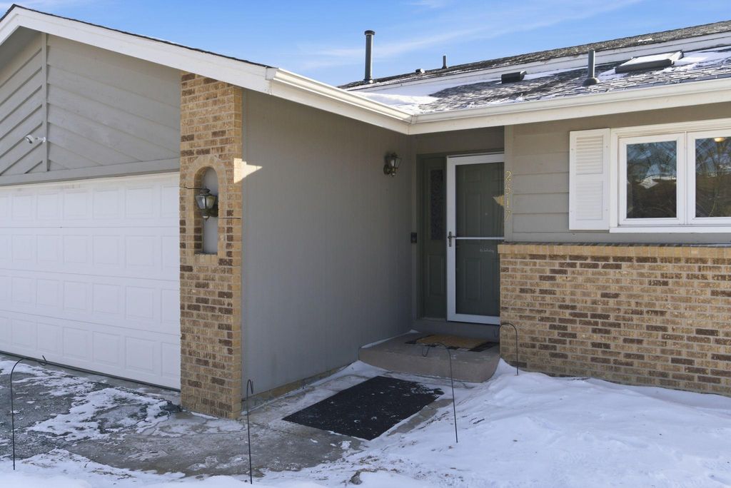 Photo of 2517 Crestmount Lane, Burnsville, MN 55306 (MLS # 7006429)