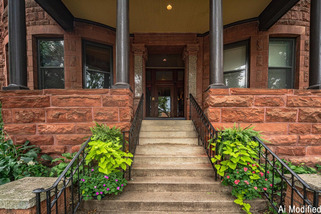 Photo of 223 Arundel Street #1, Saint Paul, MN 55102 (MLS # 7122170)