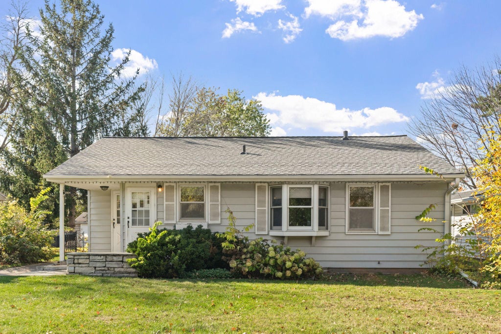 Photo of 5904 Queen Avenue S, Minneapolis, MN 55410 (MLS # 7158919)