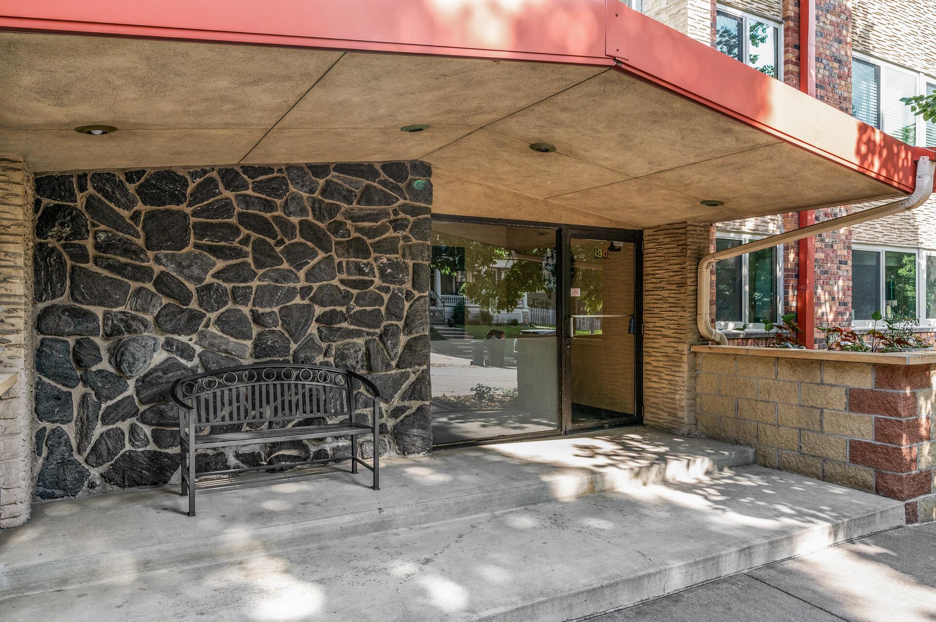 1901 Emerson Avenue S 303