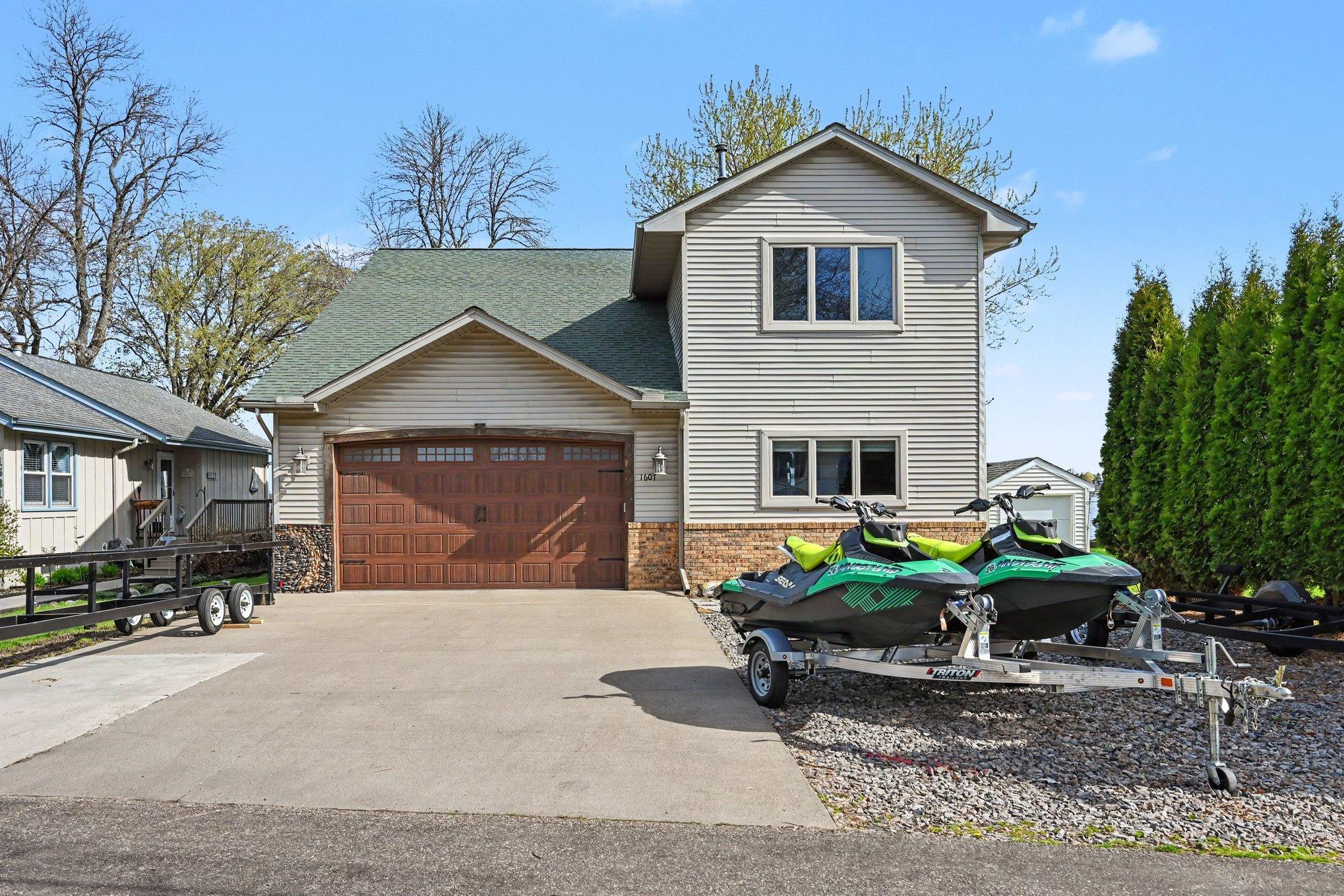 1607 Beach Drive SE