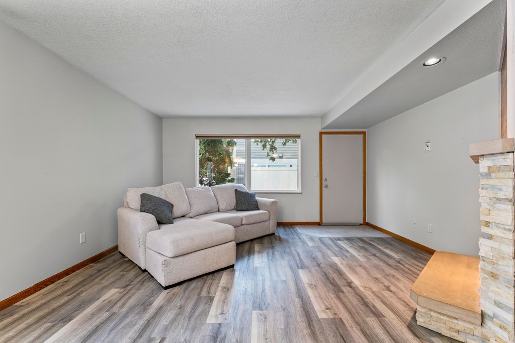 Photo of 1934 Greenview Place SW, Rochester, MN 55902 (MLS # 7006663)