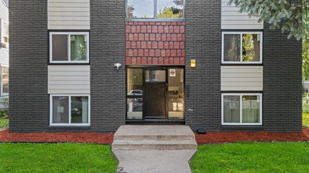 Photo of 2528 17th Avenue S, Minneapolis, MN 55404 (MLS # 7086019)