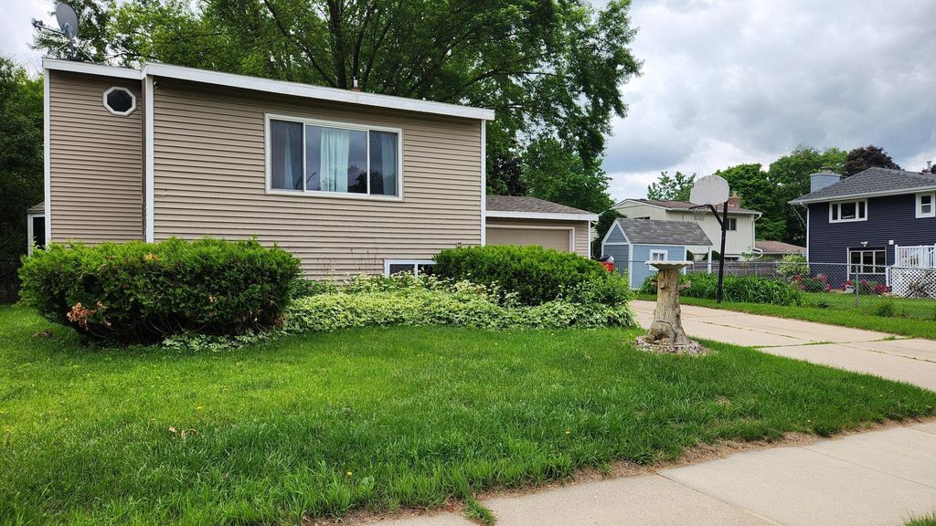 Photo of 1404 City View Court NE, Rochester, MN 55906 (MLS # 7032508)