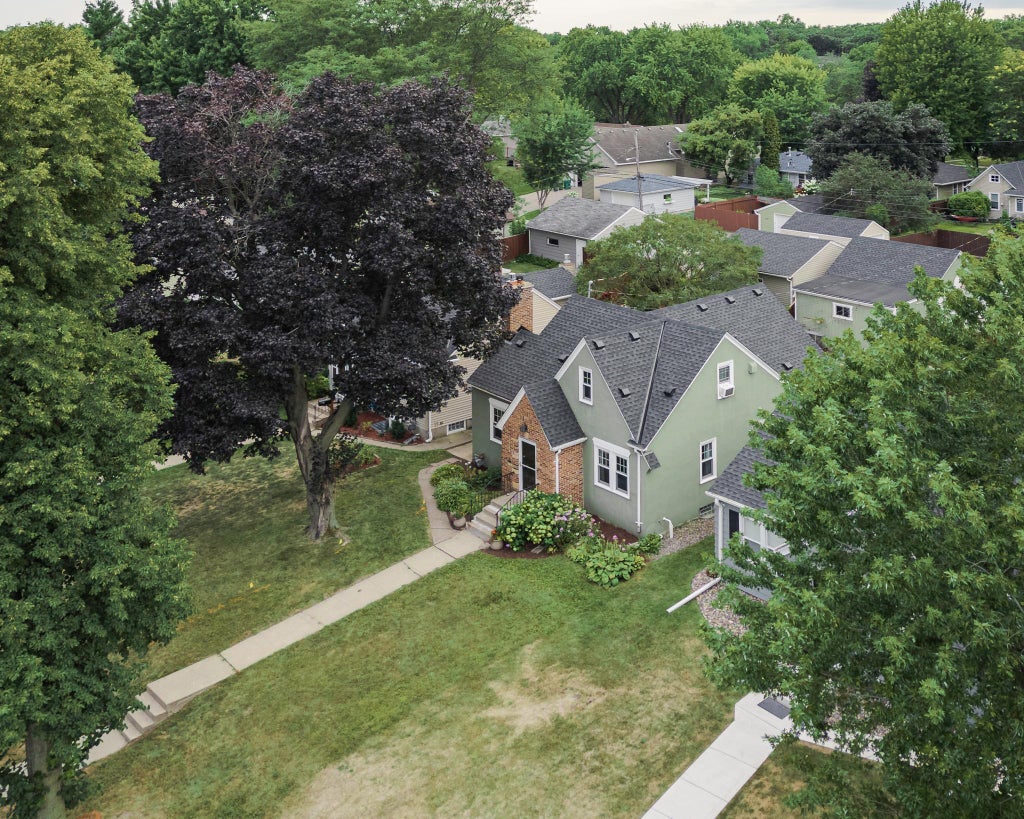 Photo of 2724 Utica Avenue S, Saint Louis Park, MN 55416 (MLS # 7148069)