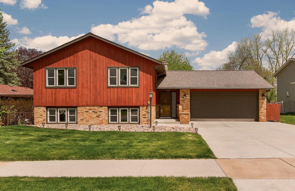 Photo of 3008 5th Avenue NW, Rochester, MN 55901 (MLS # 7068182)