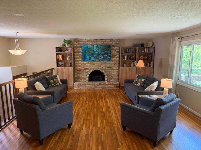 3317 Red Oak Circle S