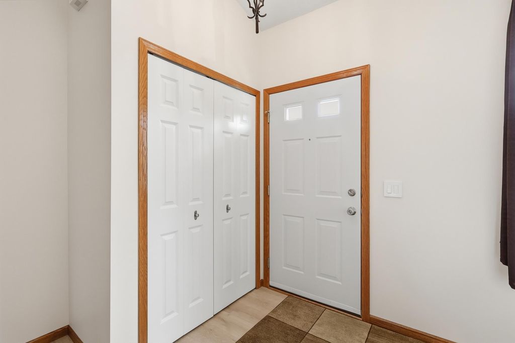 Photo of 3420 N View Bay, Woodbury, MN 55125 (MLS # 7022432)