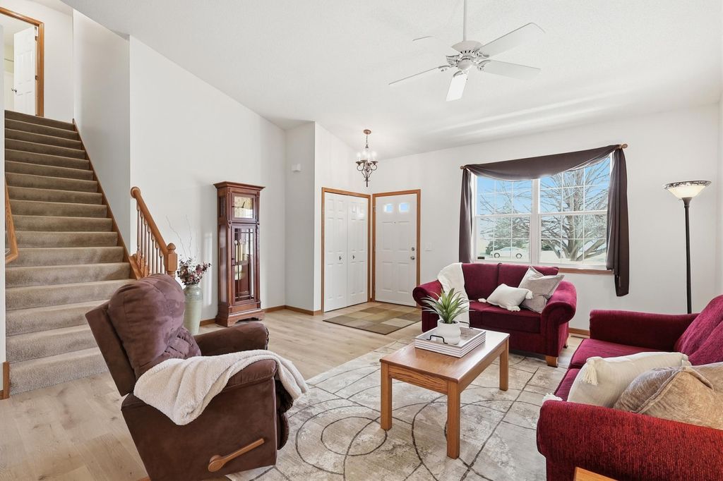 Photo of 3420 N View Bay, Woodbury, MN 55125 (MLS # 7022432)