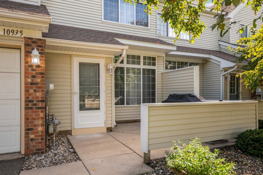 Photo of 10935 Oregon Avenue S, Bloomington, MN 55438 (MLS # 7003333)