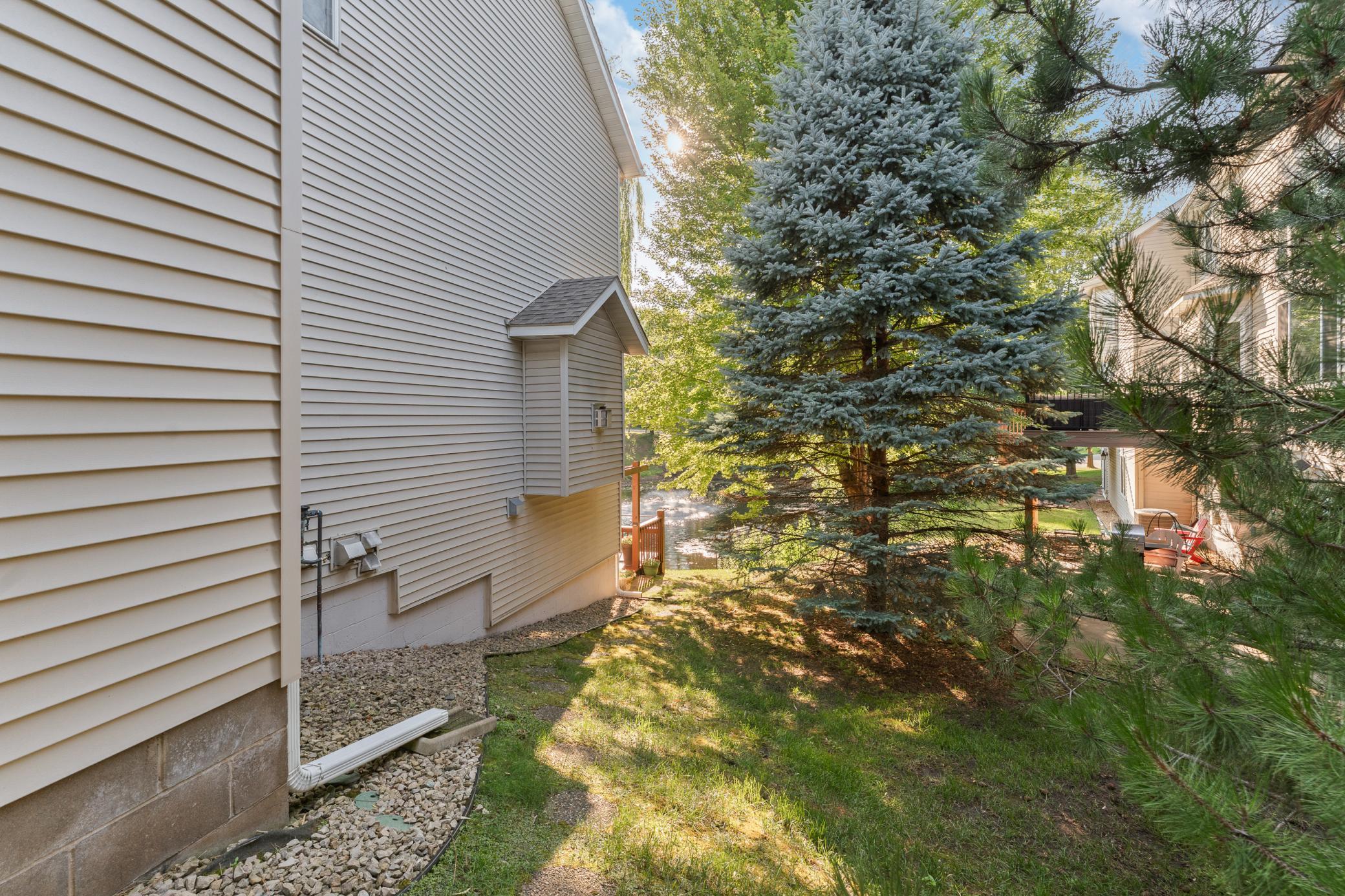 1517 Deerwood Bend