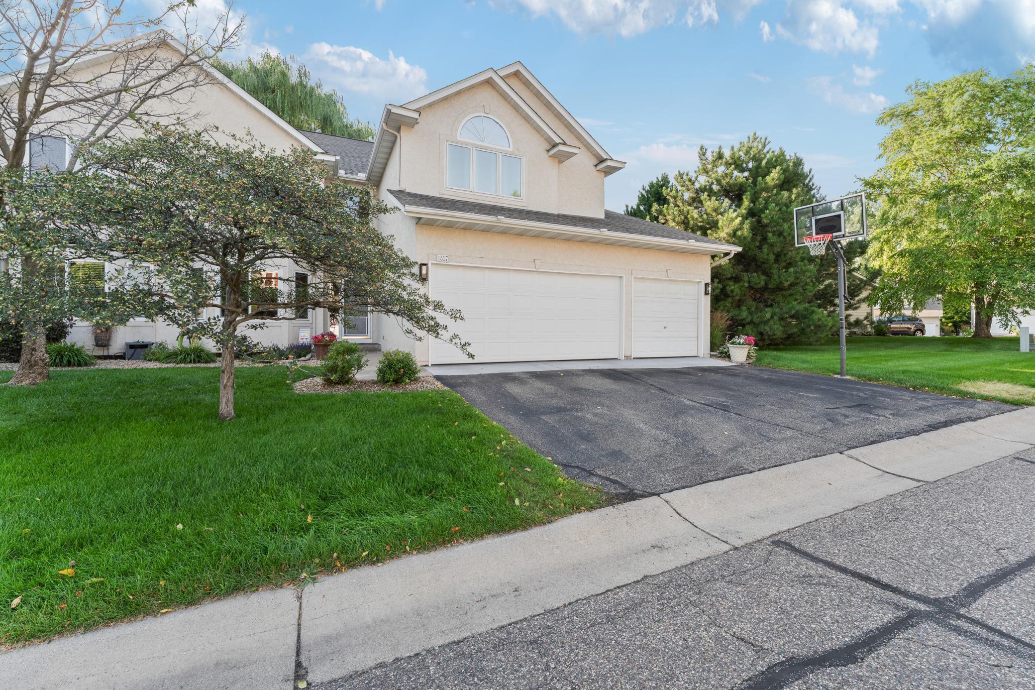 1517 Deerwood Bend