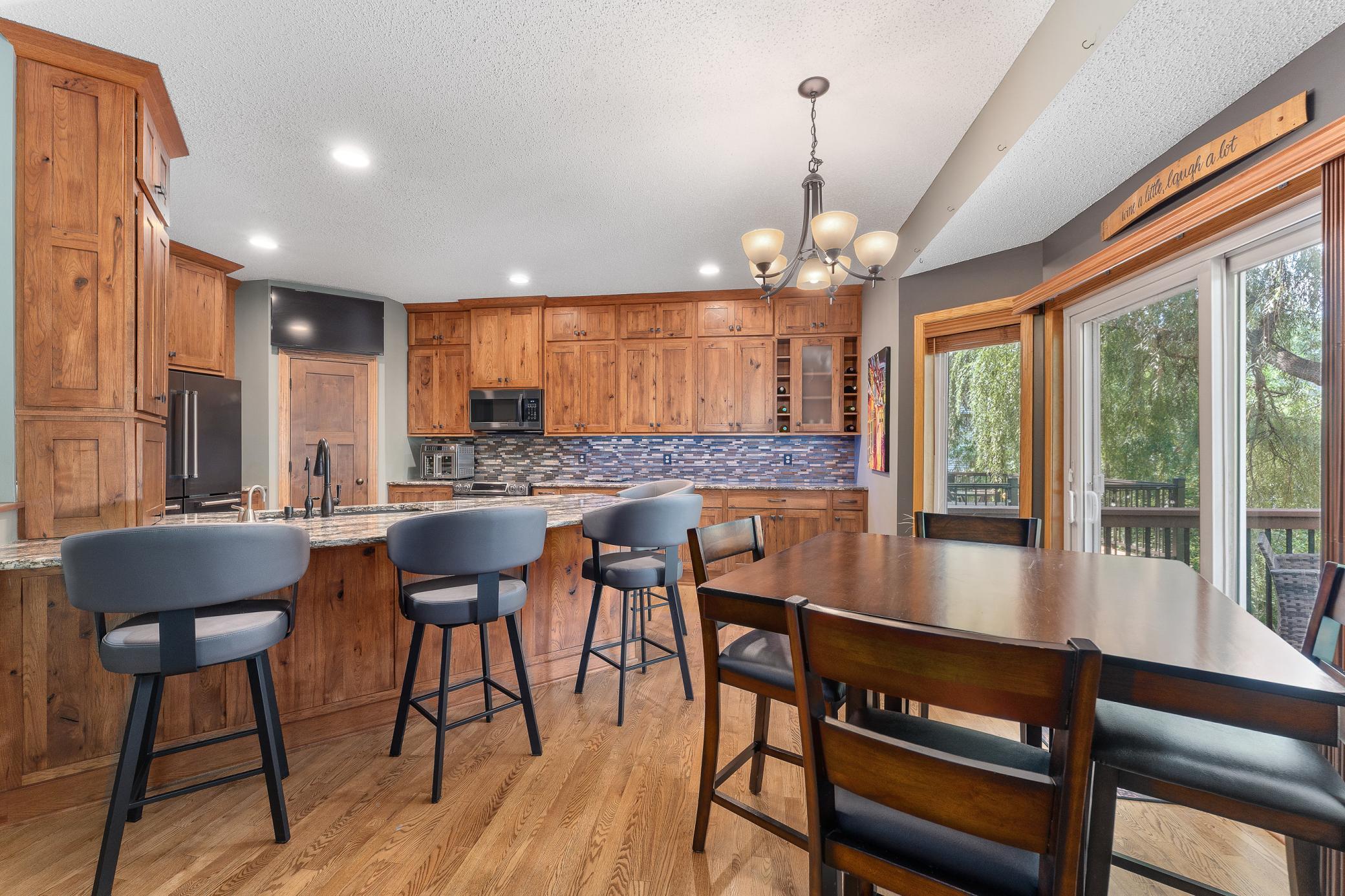1517 Deerwood Bend