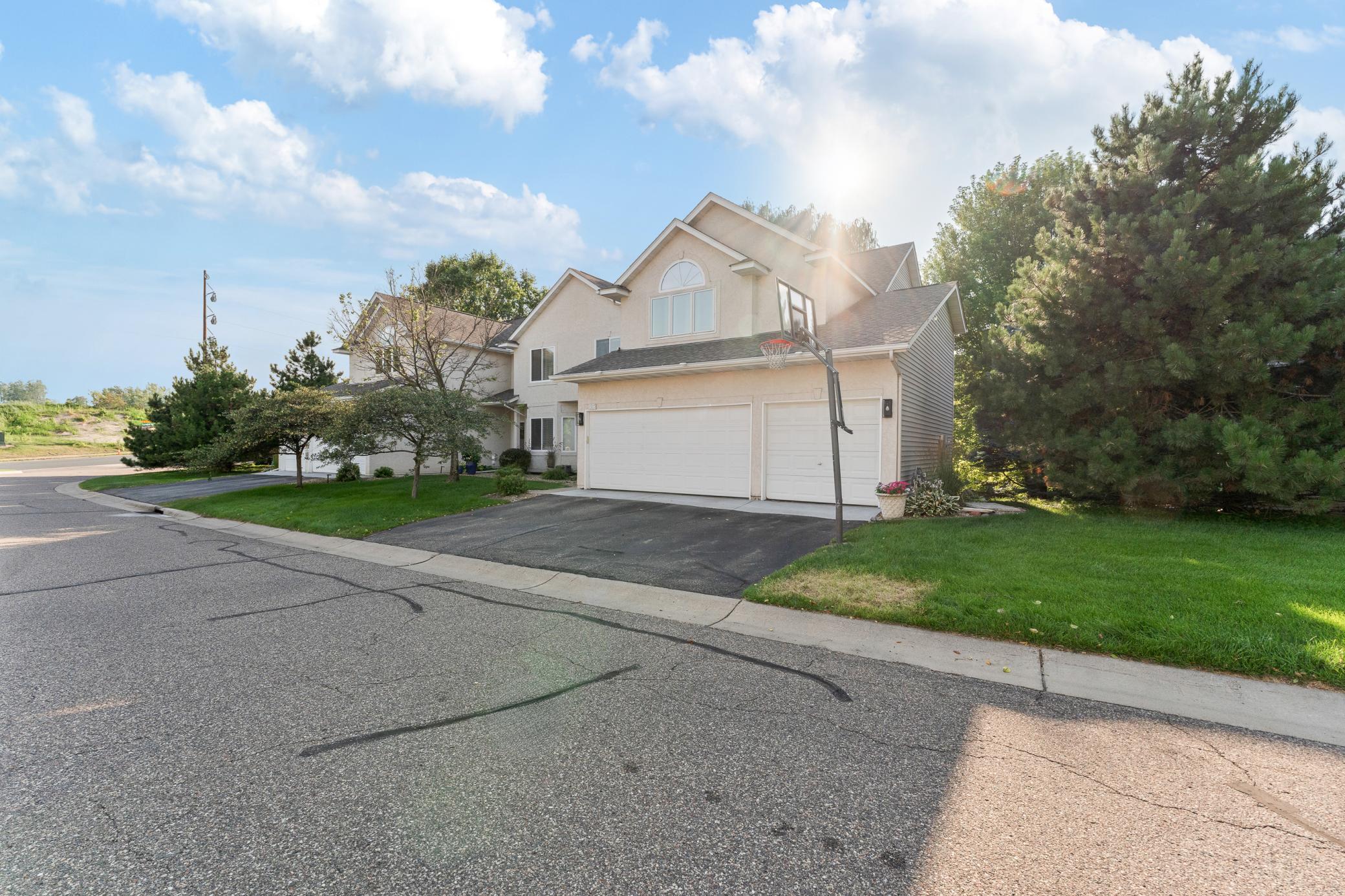 1517 Deerwood Bend