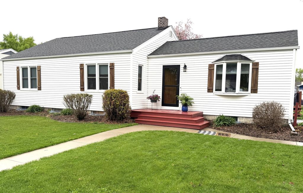 Photo of 524 S 2nd Street, La Crescent, MN 55947 (MLS # 7062198)