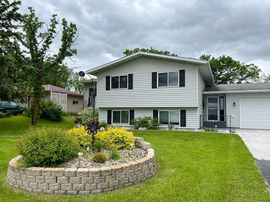 Photo of 107 Harding Street S, Karlstad, MN 56732 (MLS # 7018323)