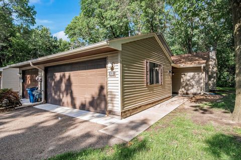 102 South Drive E Circle Pines MN 55014