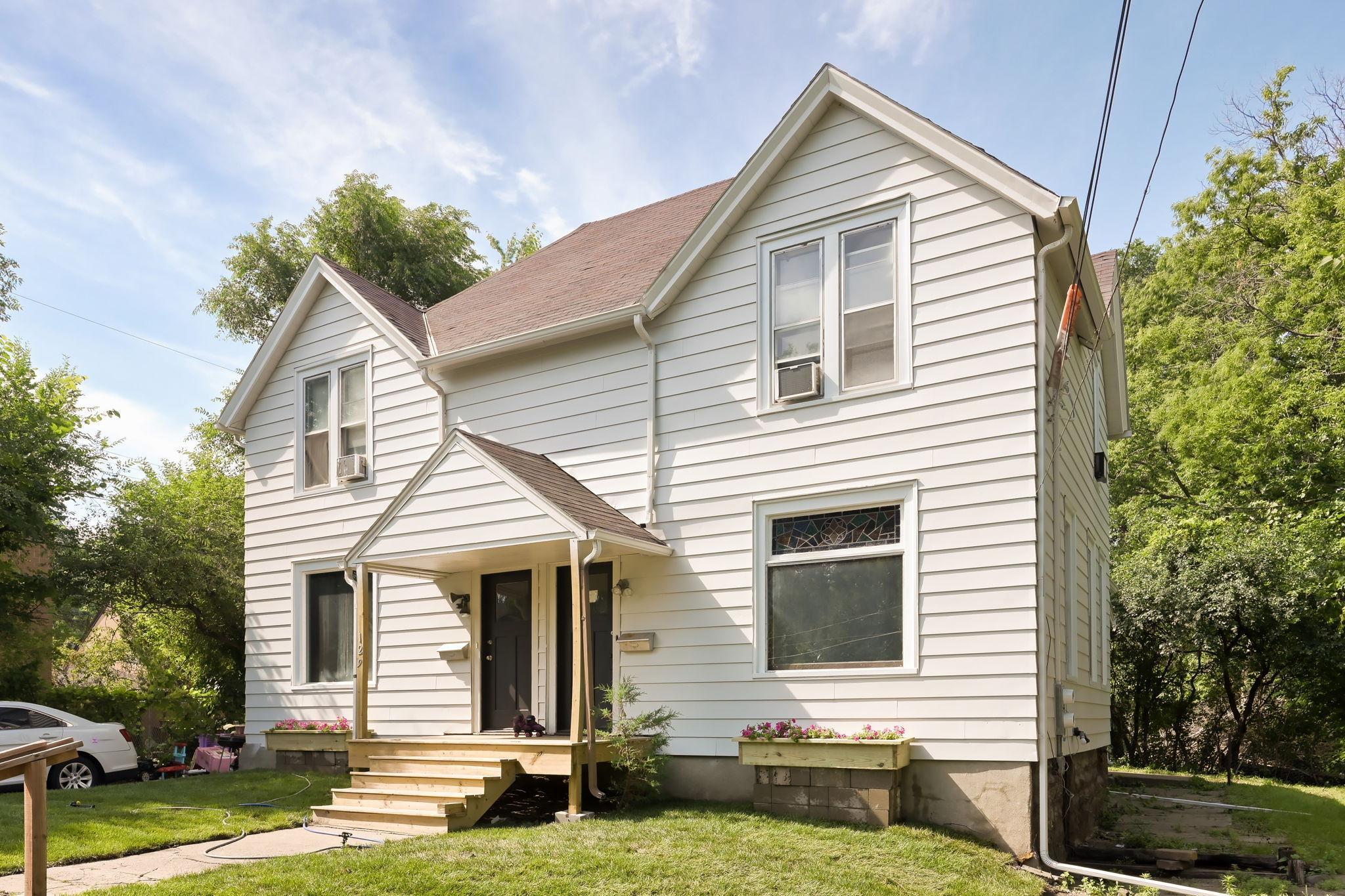 129 Morton Street E
