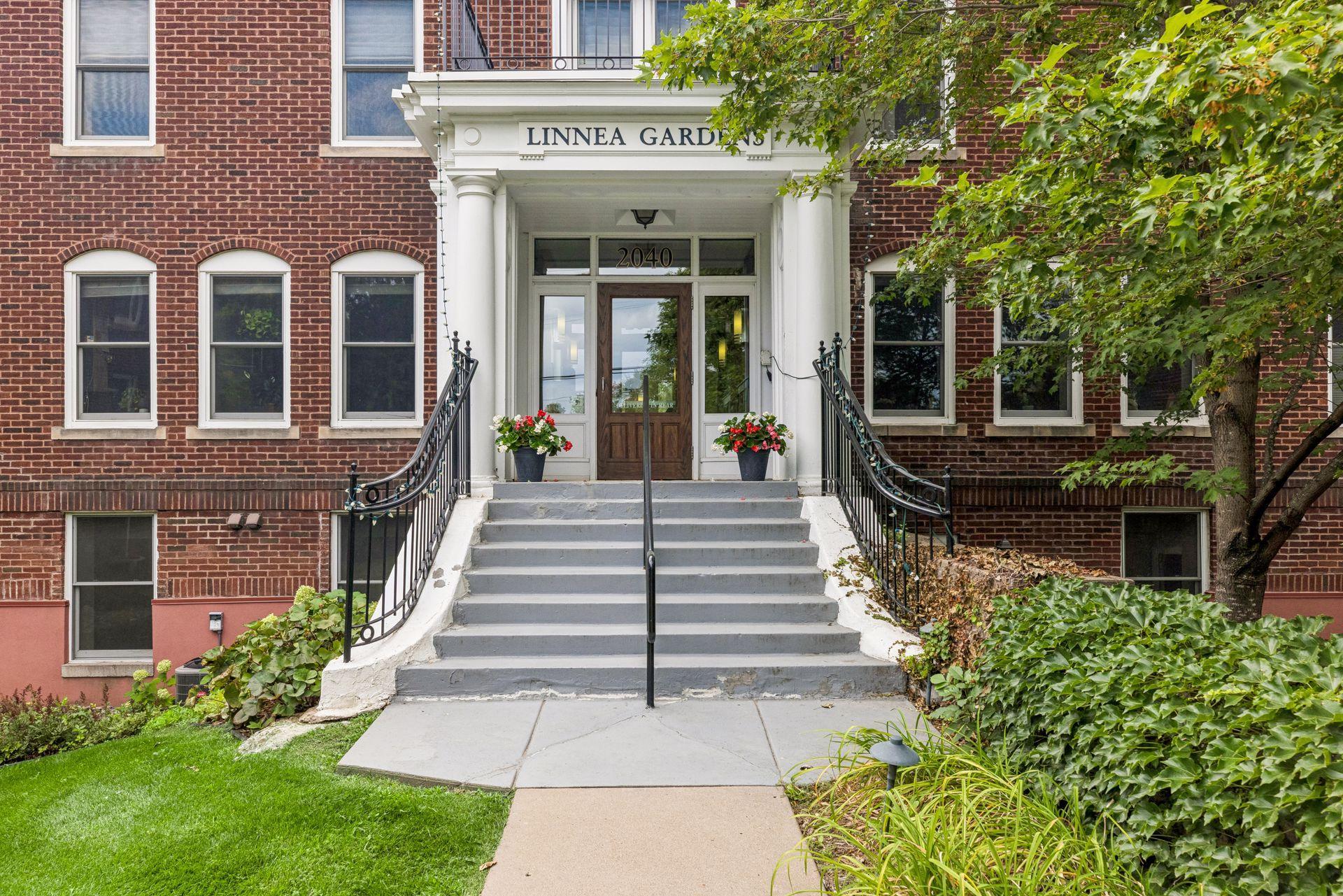 2040 Como Avenue 104