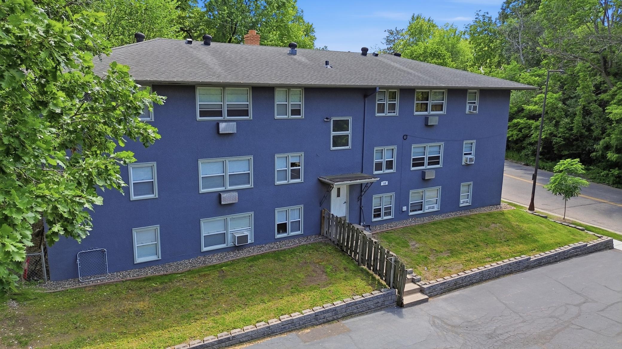 149 Morton Street E