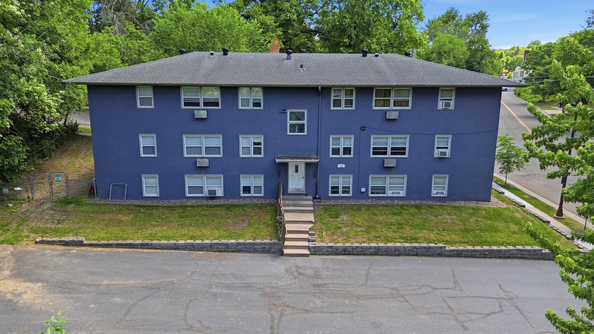 149 Morton Street E