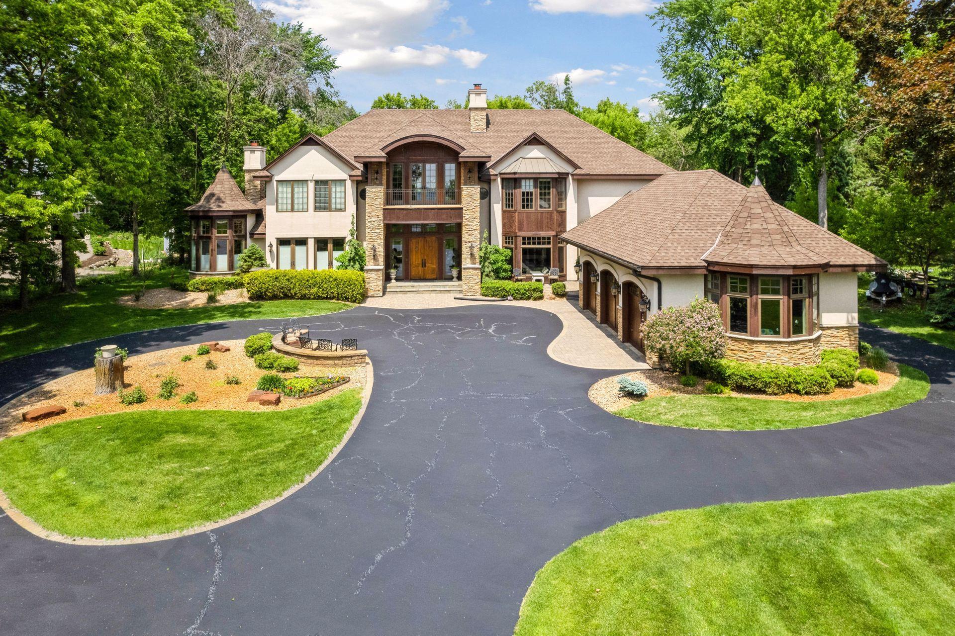 1910 Shoreline Drive