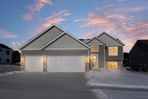 Photo of 2009 Goldenray Drive, Faribault, MN 55021 (MLS # 7044435)
