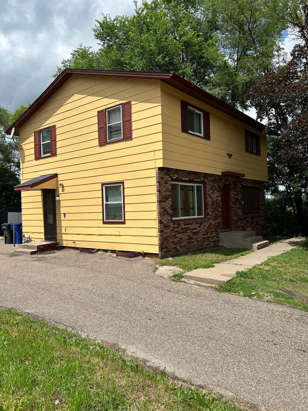 Photo of 331 Mcknight Road S, Saint Paul, MN 55119 (MLS # 7092270)