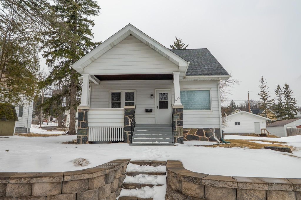 Photo of 605 E 10th Street, Duluth, MN 55805 (MLS # 7051859)