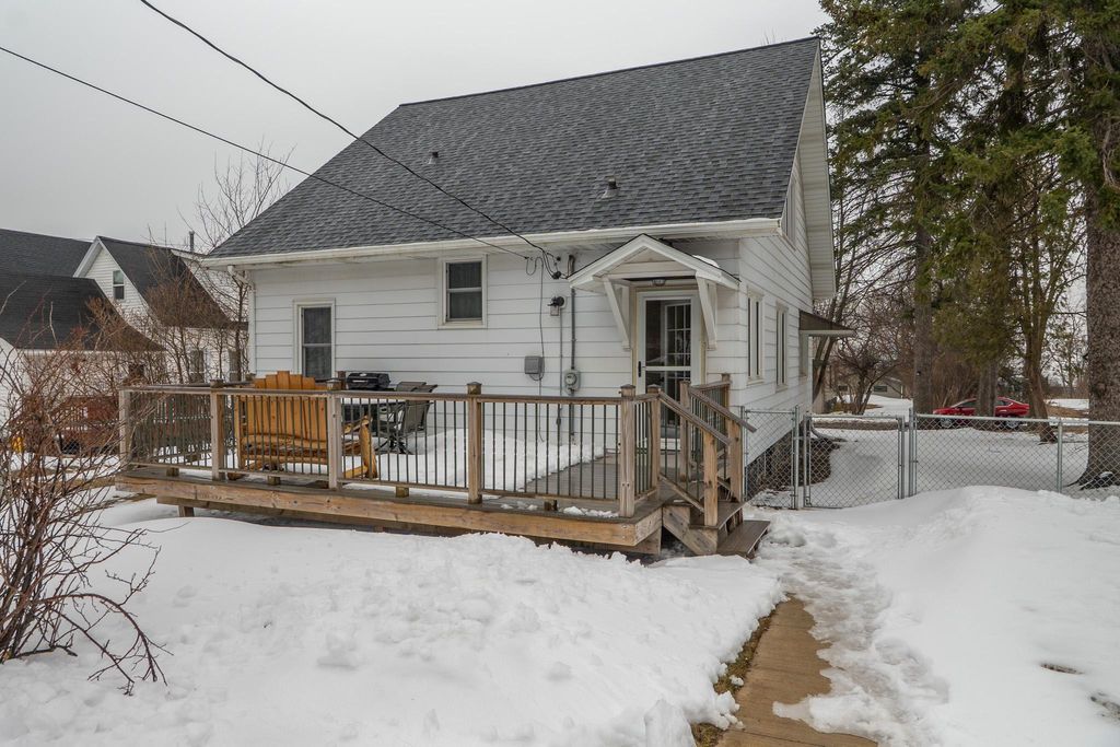 Photo of 605 E 10th Street, Duluth, MN 55805 (MLS # 7051859)