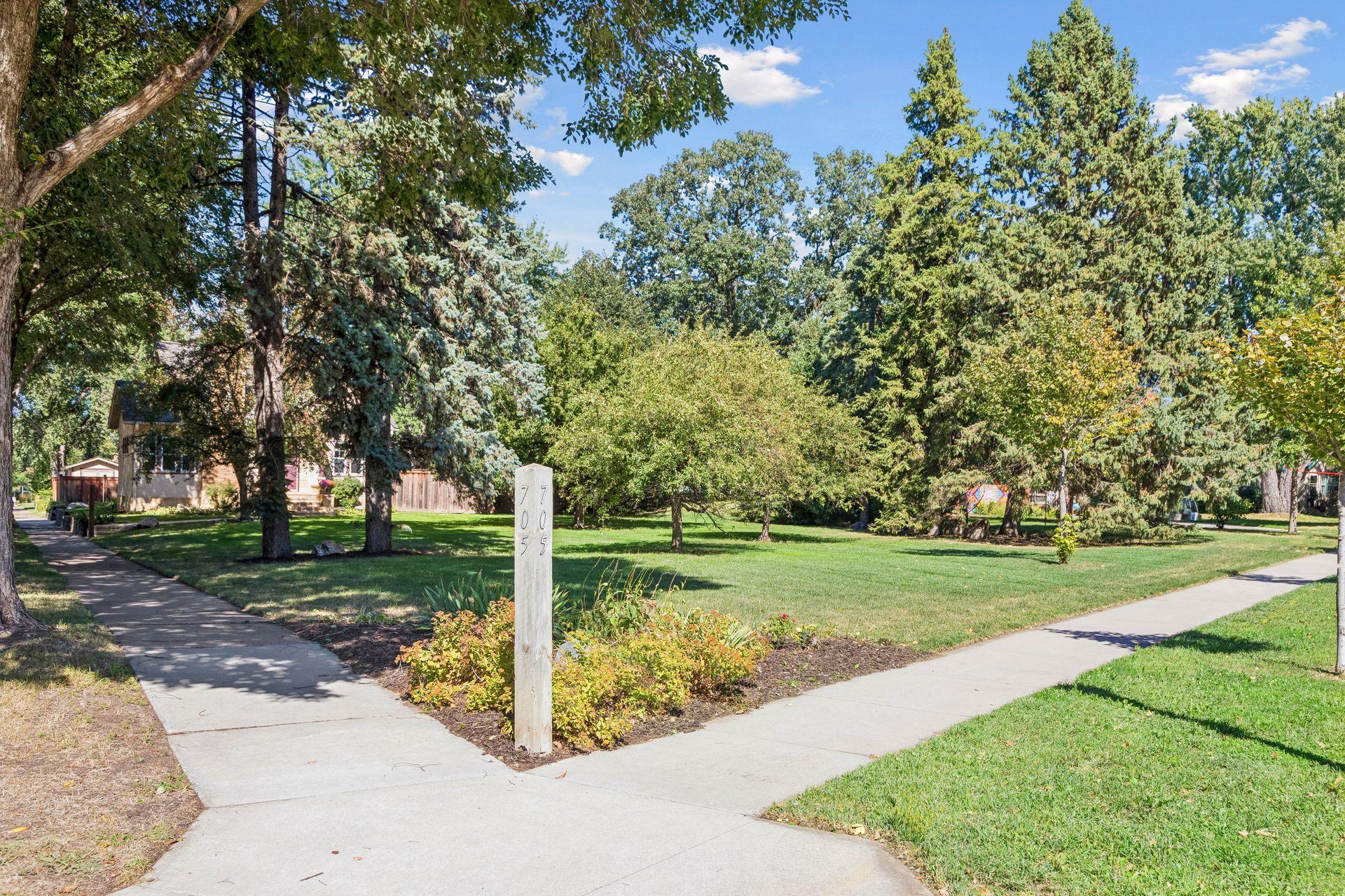 705 Wheelock Parkway W