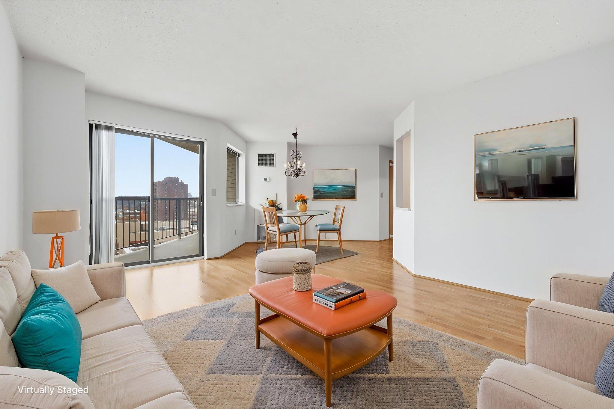 78 10th Street E 1702