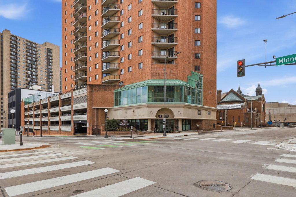 Photo of 78 10th Street E #1702, Saint Paul, MN 55101 (MLS # 7032902)