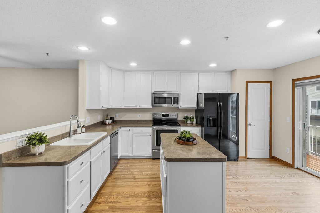 Photo of 911 Ledgestone Drive, Mahtomedi, MN 55115 (MLS # 7166261)