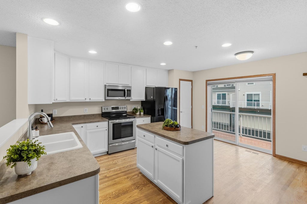 Photo of 911 Ledgestone Drive, Mahtomedi, MN 55115 (MLS # 7166261)