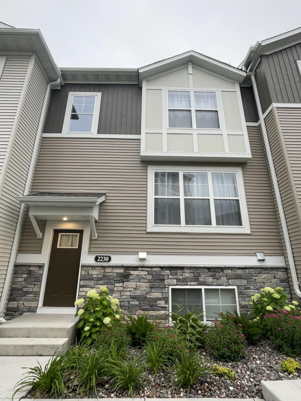 Photo of 2230 Gateway Curve, North Saint Paul, MN 55109 (MLS # 7044266)