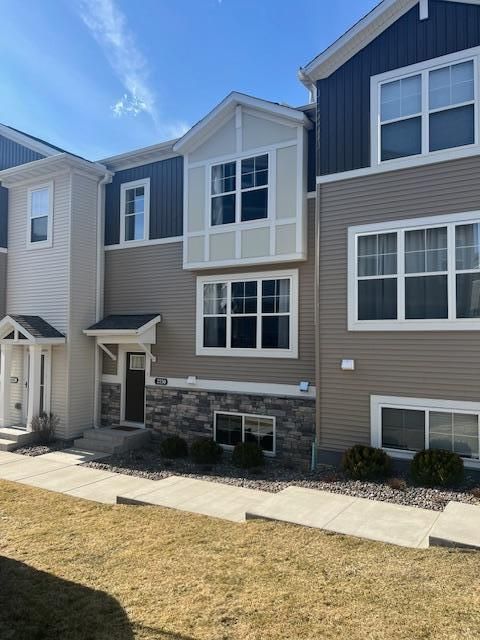 2230 Gateway Curve North Saint Paul MN 55109