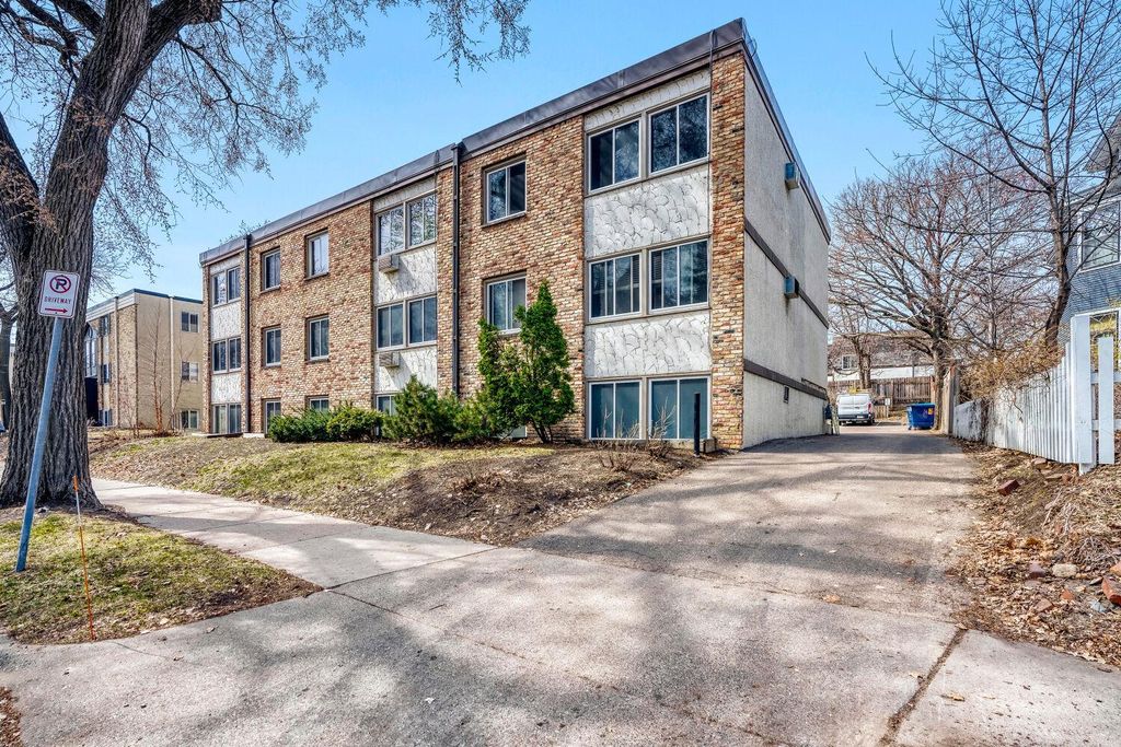 Photo of 2212 Aldrich Avenue S #202, Minneapolis, MN 55405 (MLS # 7046777)