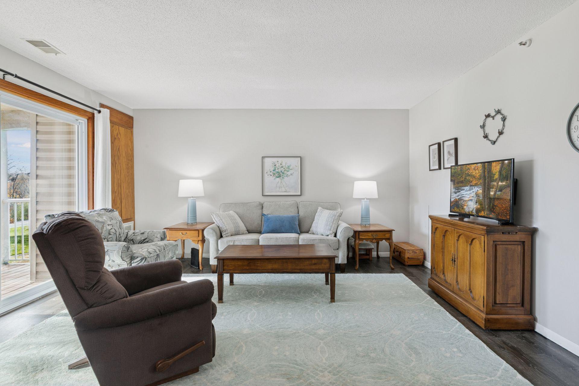 1225 Ferndale Street N B20