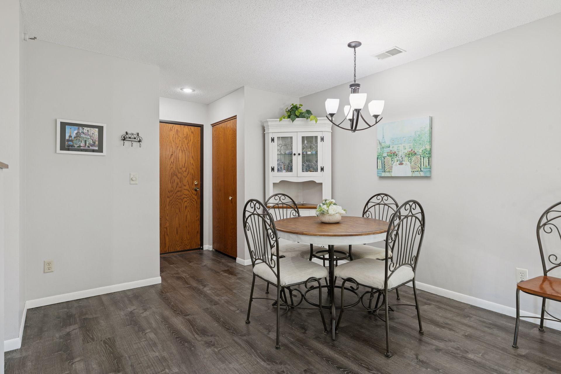 1225 Ferndale Street N B20