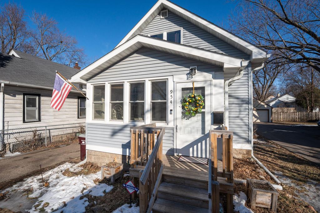 Photo of 954 Oakdale Avenue, West Saint Paul, MN 55118 (MLS # 7028642)