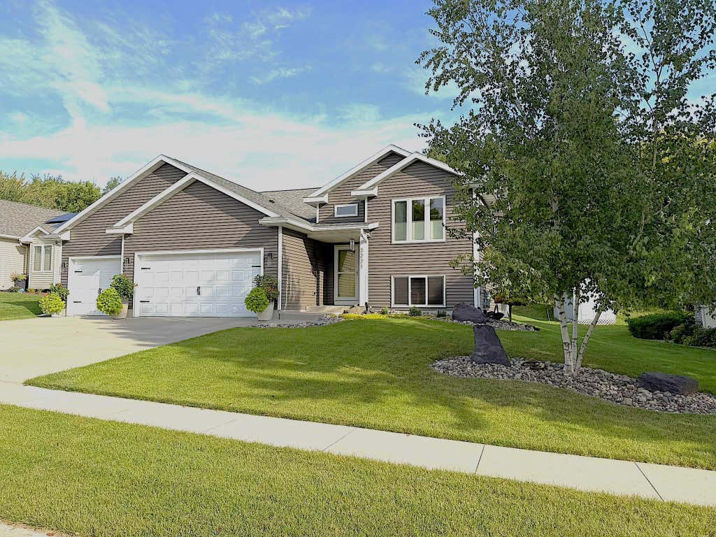 Photo of 3221 Lakeridge Drive NW, Rochester, MN 55901 (MLS # 7130198)