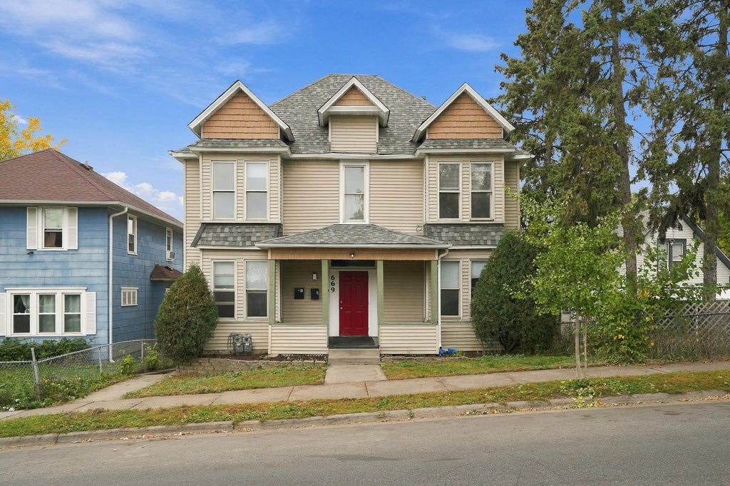 Photo of 669 Case Avenue, Saint Paul, MN 55106 (MLS # 7162080)