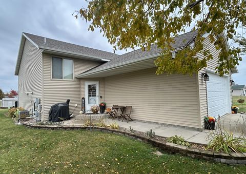 Photo of 1863 Island View Circle, Hutchinson, MN 55350 (MLS # 6809354) Photo of 1863 Island View Circle, Hutchinson, MN 55350 (MLS # 6809354)