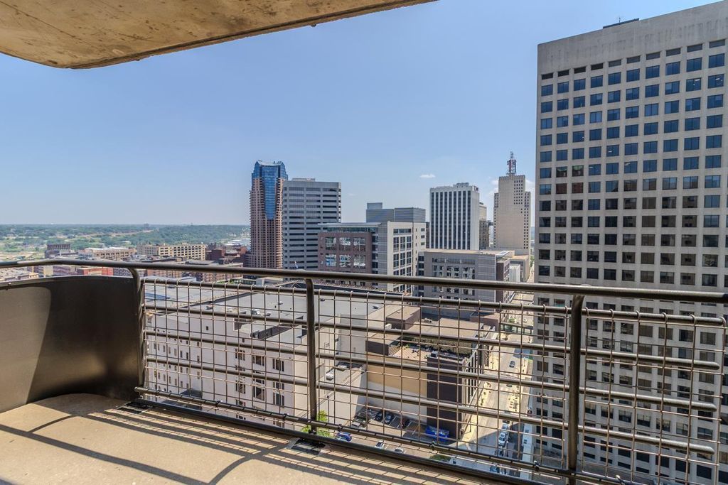 Photo of 66 9th Street E #2315, Saint Paul, MN 55101 (MLS # 6755884)