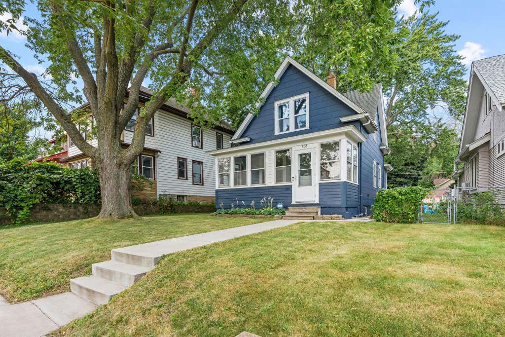 Photo of 831 Smith Avenue S, Saint Paul, MN 55107 (MLS # 7127636)