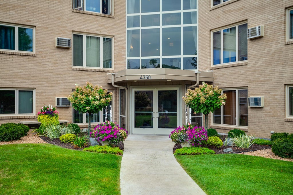 Photo of 4350 Brookside Court #302, Edina, MN 55436 (MLS # 7166935)