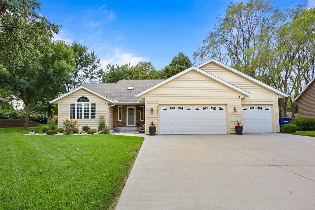 Photo of 2105 Prairie Hill Road, Saint Cloud, MN 56301 (MLS # 7111539)